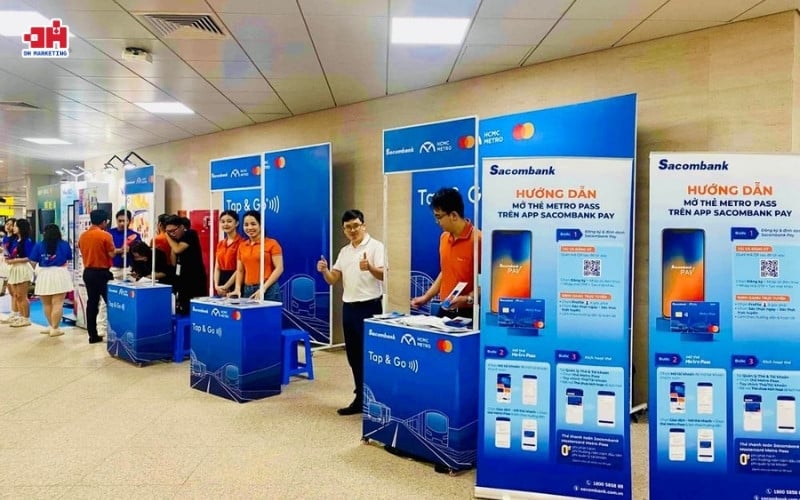 Truyền thông tại Metro: Cách thức quảng cáo tuy cũ mà mới Ngân hàng Sacombank cũng nhanh chóng truyền thông tại Metro